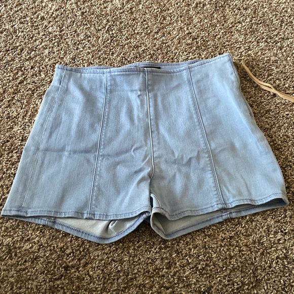 High-waisted Jean shorts - Picture 1 of 5